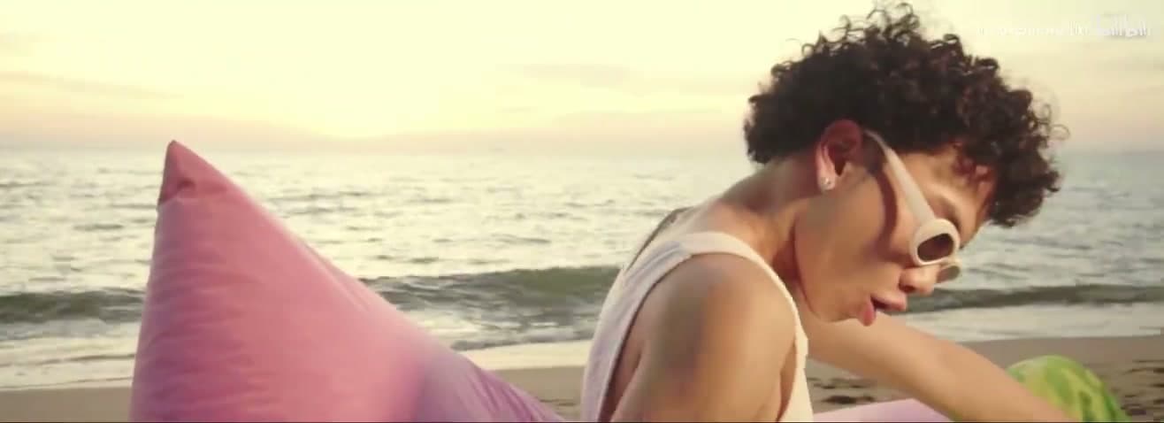 Rainbow YOUNG13DBABY《WOAHx3》 footage 9