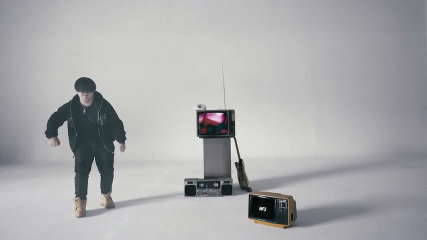 SkiOnDaRoad黄云龙《MP3 ft.罗言》 footage 6