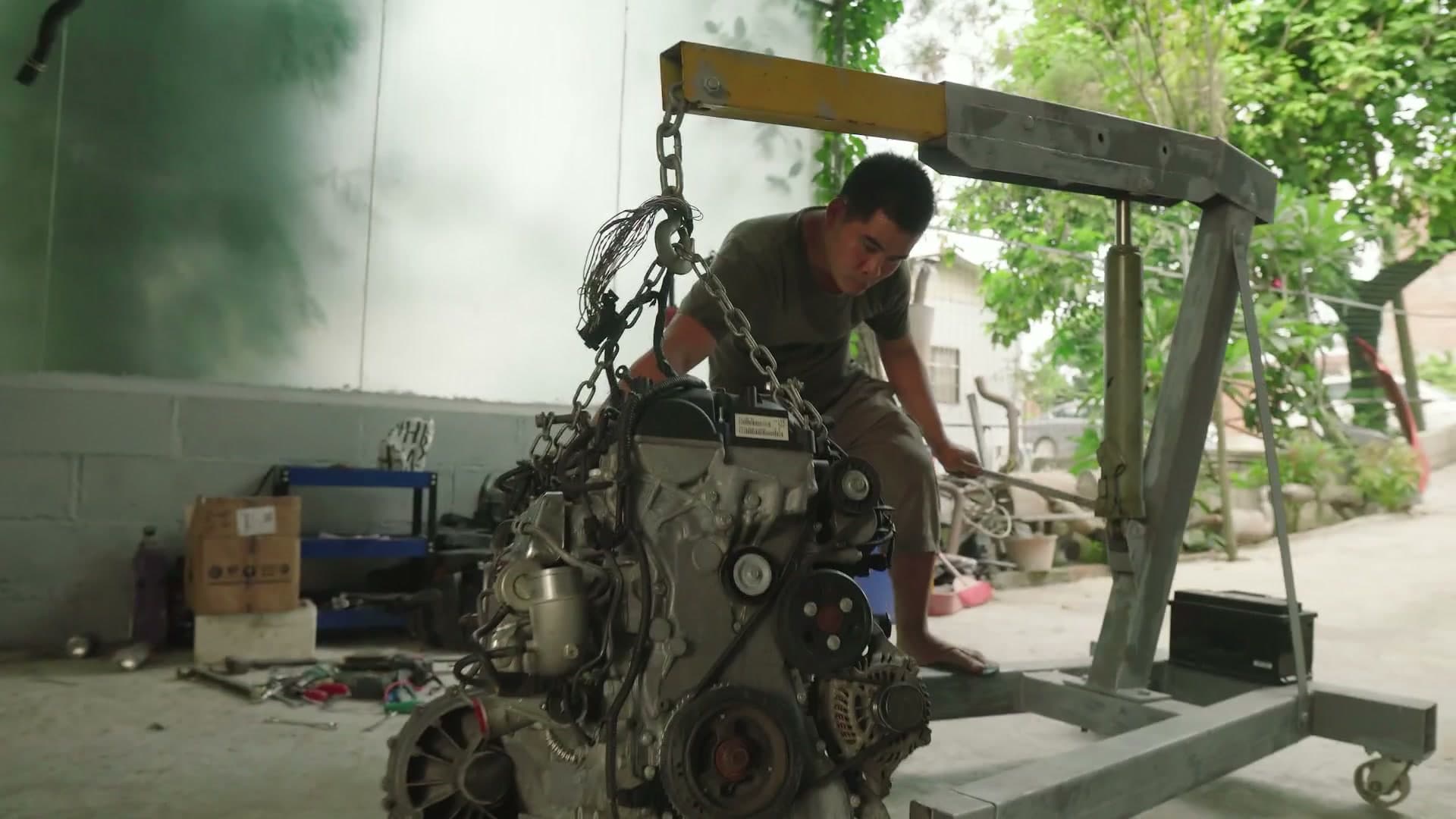 25岁无房无存款，只有一台10年的福克斯ST，但我每天开心得飞起！ footage 16