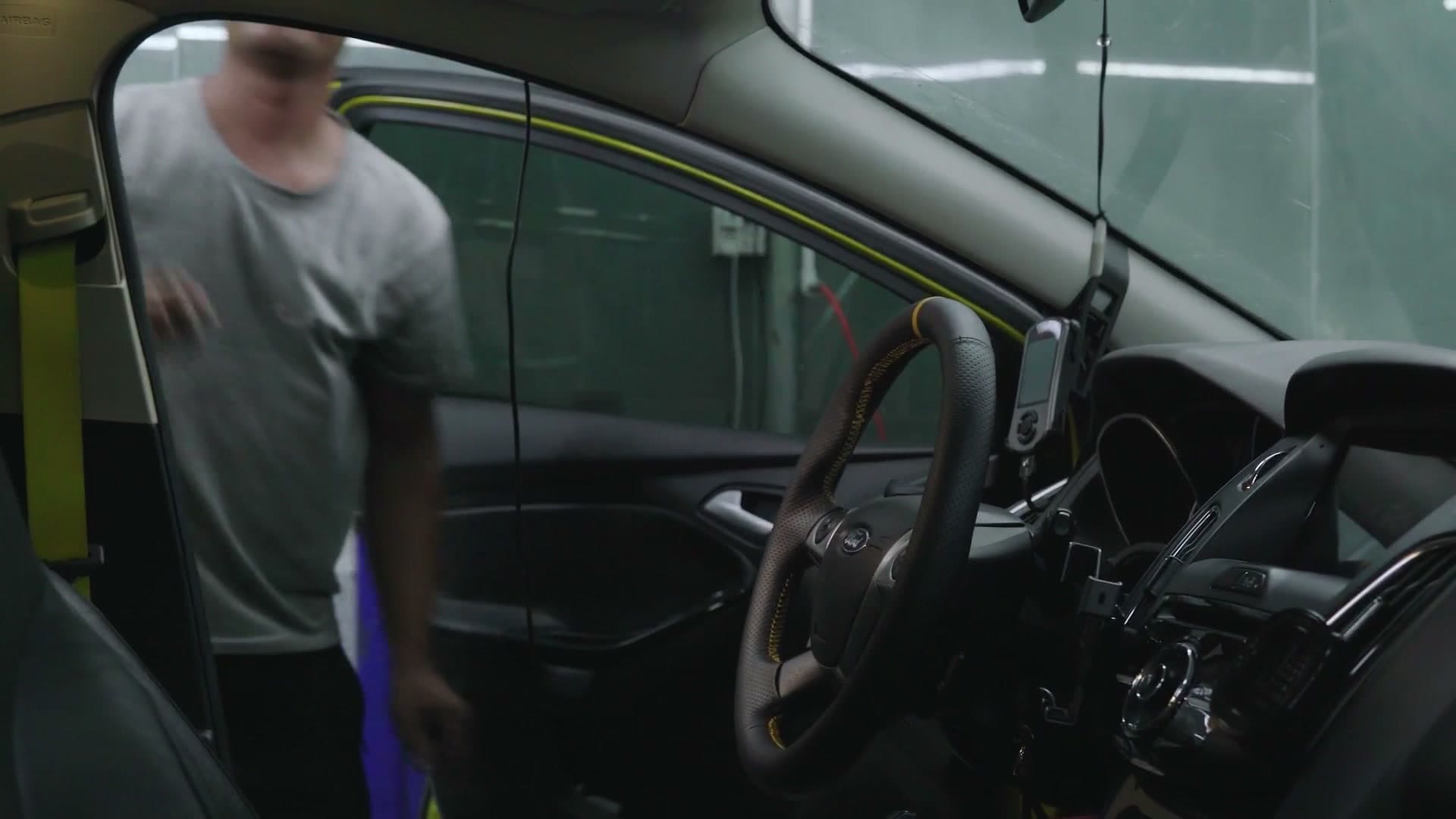 25岁无房无存款，只有一台10年的福克斯ST，但我每天开心得飞起！ footage 17