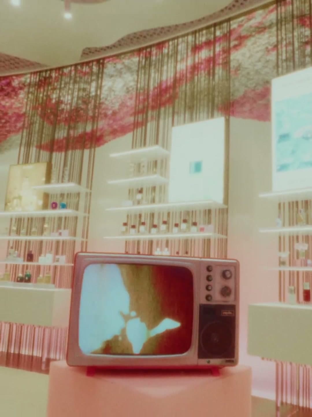 LOVE IS LOVE | 成都SKP"520"(DC) footage 11