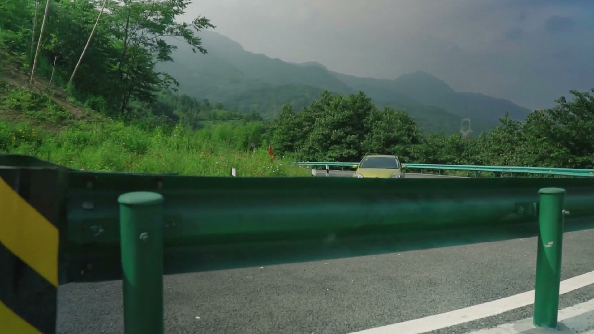 25岁无房无存款,只有一台10年的福克斯ST,但我每天开心得飞起!